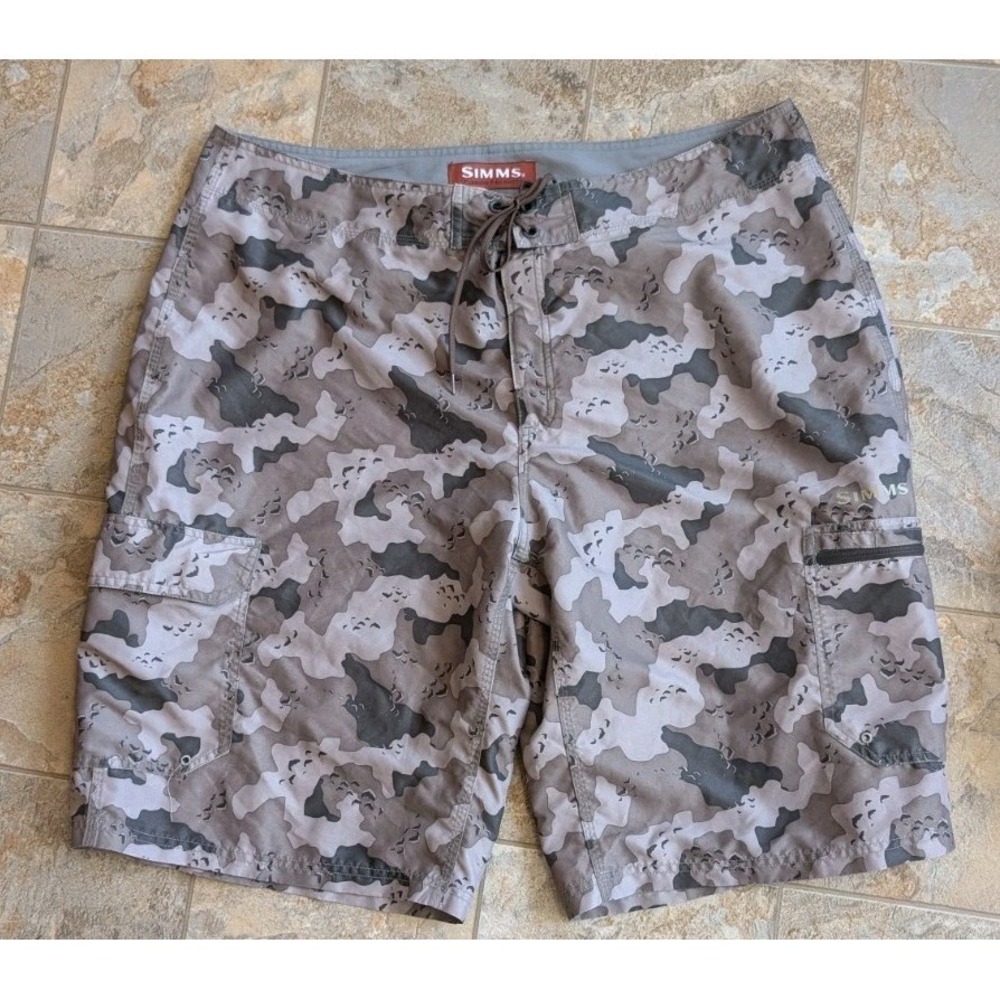 Simms Solarflex Men's 38-40 Unlined Fishing Swim Beach Board Shorts Gray Camo